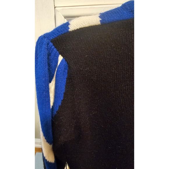 Vintage Blue & Black V-Neck Sweater
Size - 36 - Picture 7 of 7